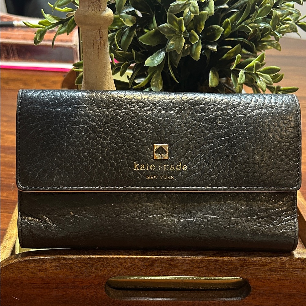 Kate Spade Southport Avenue Sandra Black pebbled Leather Wallet